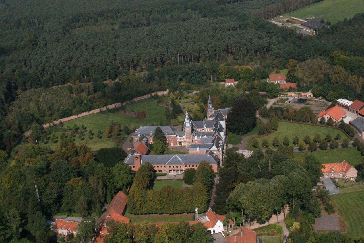 Bed and Breakfast De Vrolijcke Bosmuis Bergeijk Exterior foto